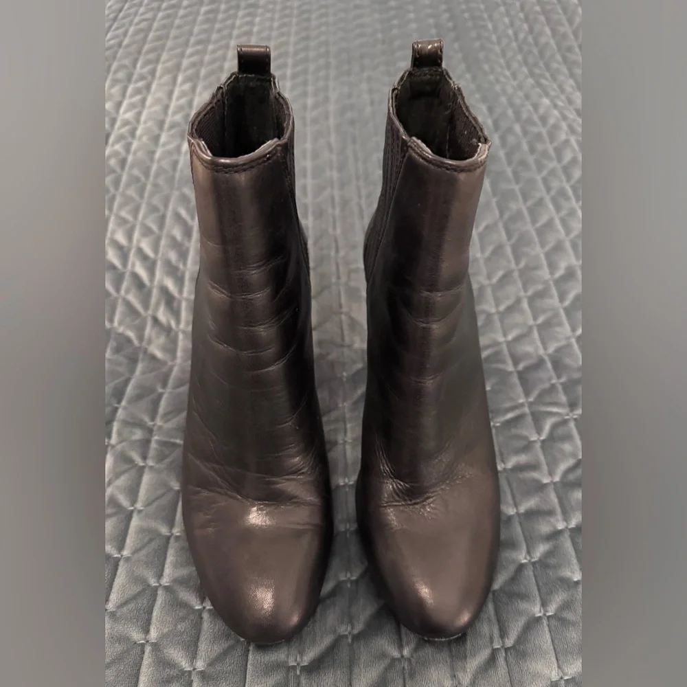 Vince Camuto Black Ankle Boots (7M)